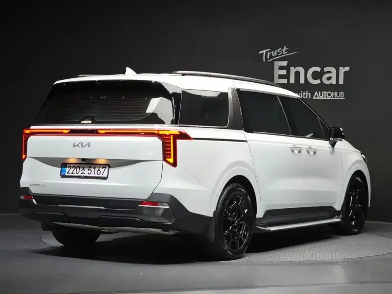 2024 Kia Carnival с пробегом 23 739 км