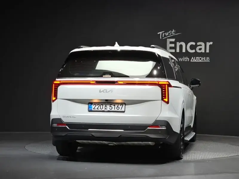 2024 Kia Carnival с пробегом 23 739 км