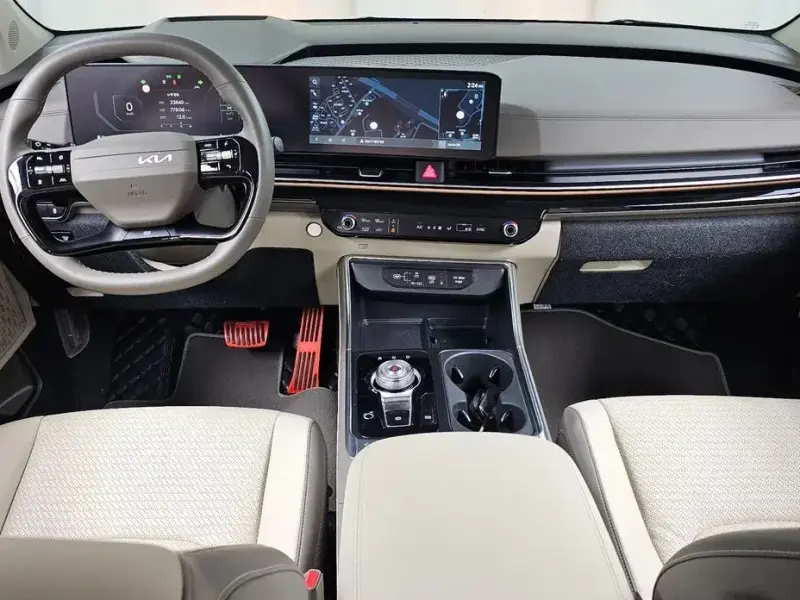 2024 Kia Carnival с пробегом 23 739 км