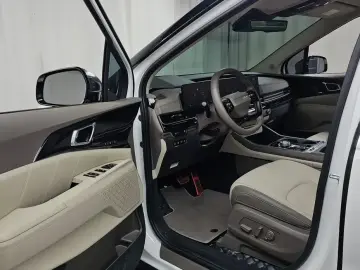 2024 Kia Carnival с пробегом 23 739 км