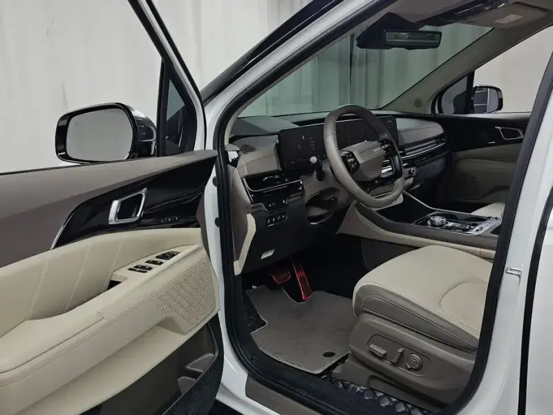 2024 Kia Carnival с пробегом 23 739 км