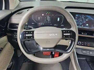 2024 Kia Carnival с пробегом 23 739 км