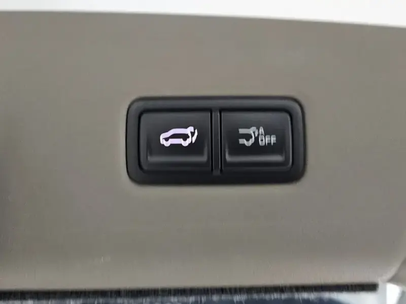 2024 Kia Carnival с пробегом 23 739 км