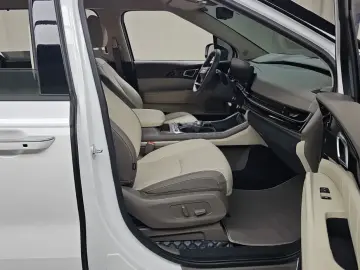 2024 Kia Carnival с пробегом 23 739 км