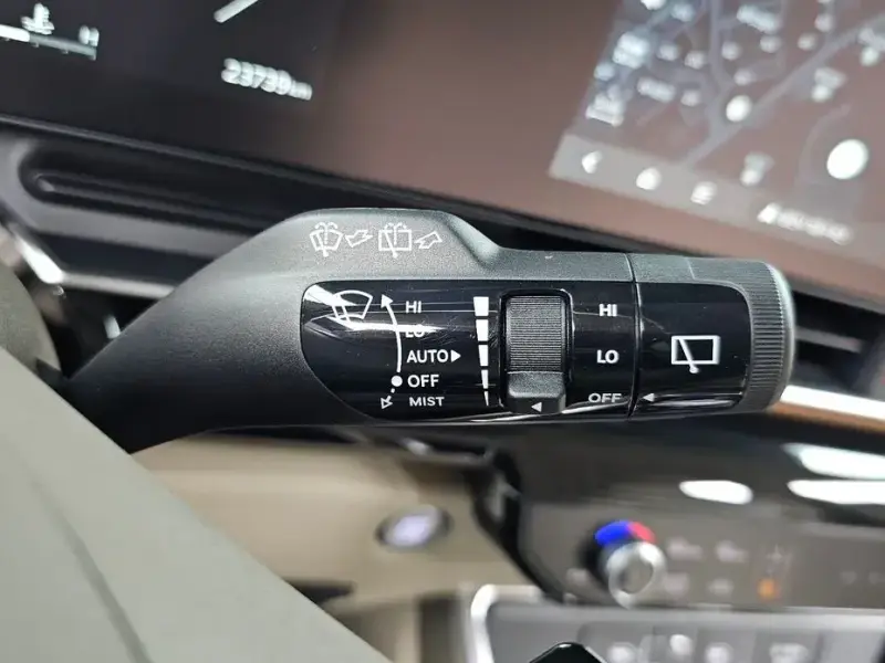 2024 Kia Carnival с пробегом 23 739 км