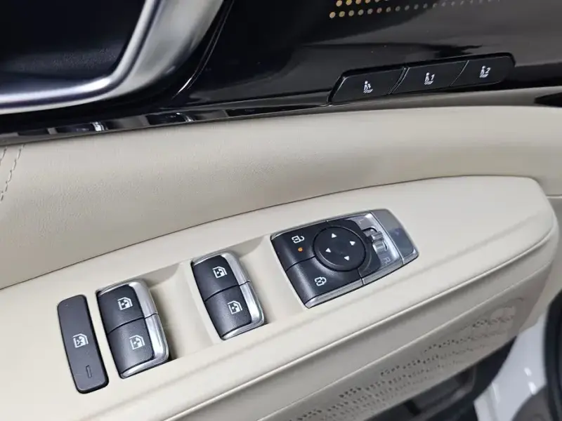 2024 Kia Carnival с пробегом 23 739 км