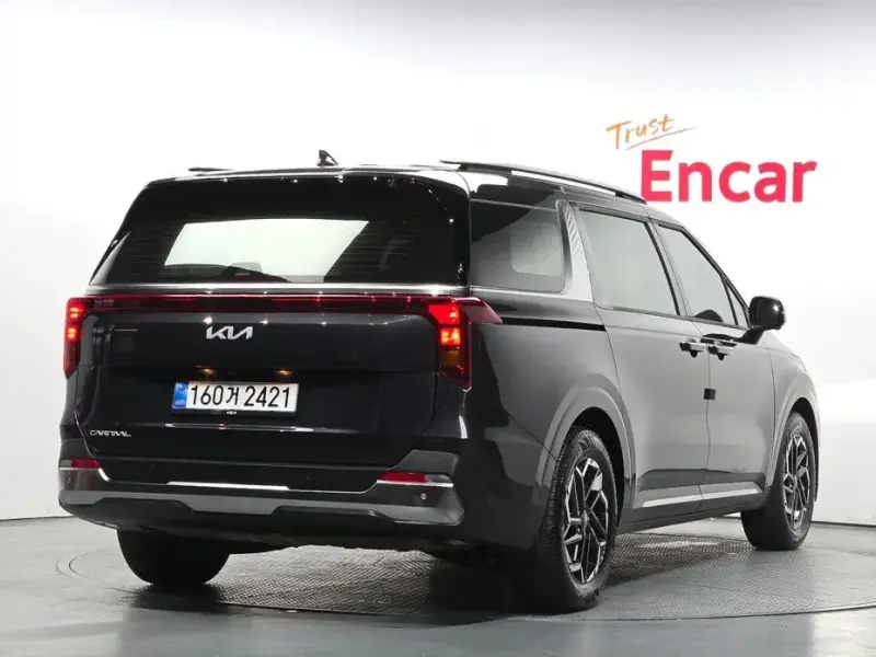 2025 Kia Carnival с пробегом 16 130 км