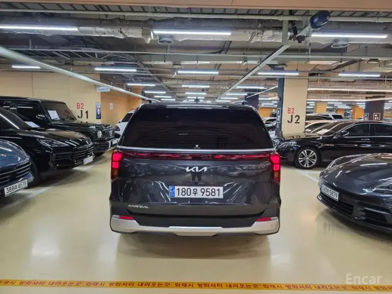 2025 Kia Carnival с пробегом 20 100 км