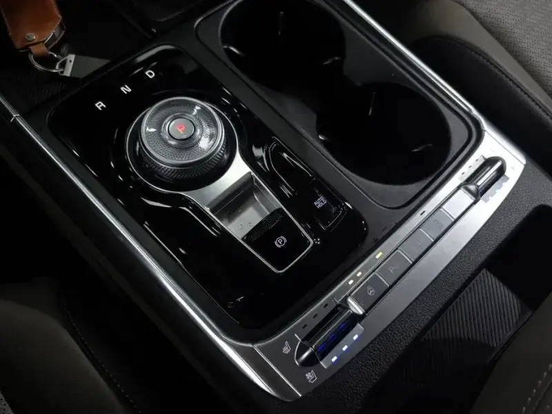 2025 Kia Carnival с пробегом 16 130 км