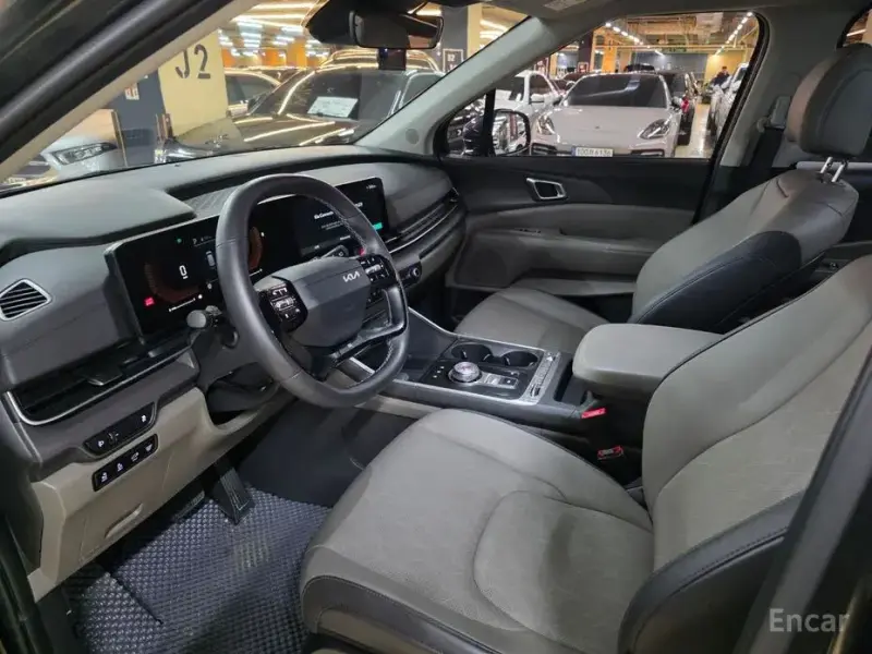 2025 Kia Carnival с пробегом 20 100 км