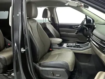 2025 Kia Carnival с пробегом 16 130 км