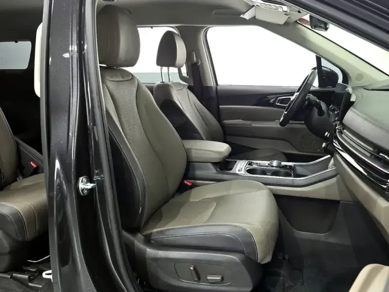 2025 Kia Carnival с пробегом 16 130 км