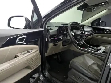 2025 Kia Carnival с пробегом 16 130 км