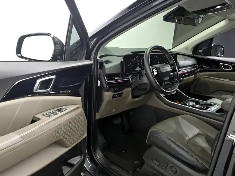 2025 Kia Carnival с пробегом 16 130 км