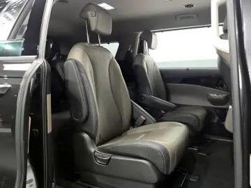 2025 Kia Carnival с пробегом 16 130 км