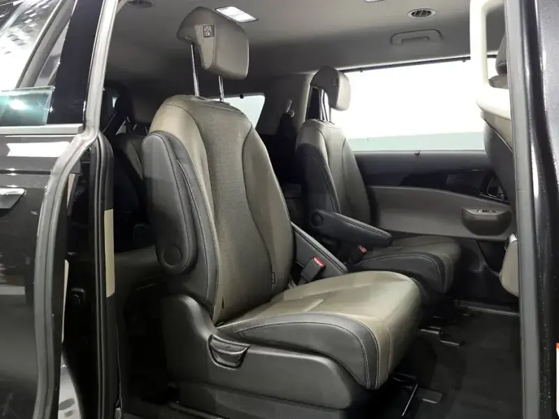 2025 Kia Carnival с пробегом 16 130 км