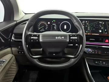 2025 Kia Carnival с пробегом 16 130 км