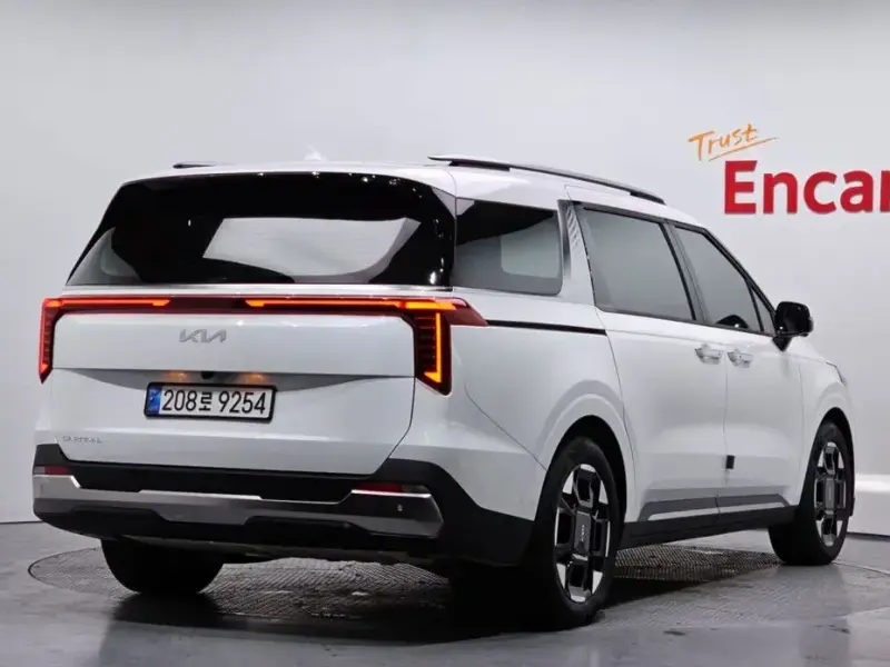 2024 Kia Carnival с пробегом 27 891 км