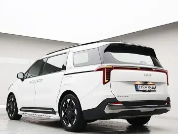2024 Kia Carnival с пробегом 4 490 км