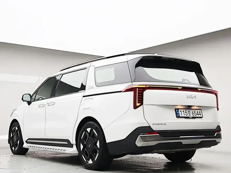 2024 Kia Carnival с пробегом 4 490 км
