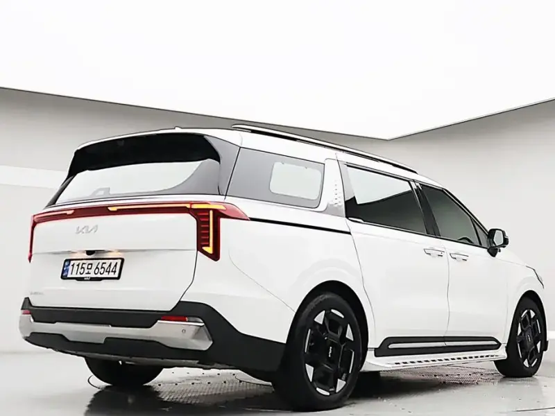2024 Kia Carnival с пробегом 4 490 км