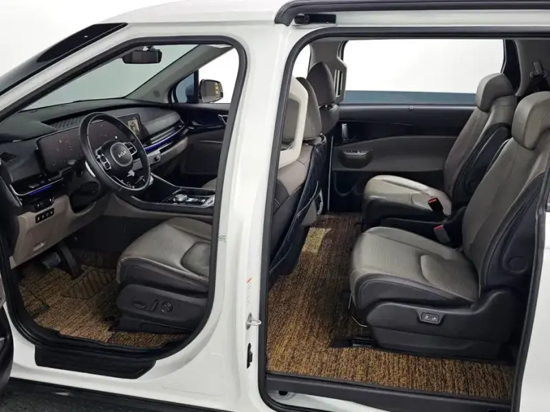 2024 Kia Carnival с пробегом 27 891 км