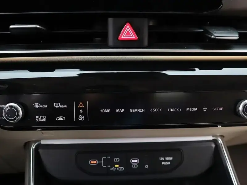 2024 Kia Carnival с пробегом 4 490 км