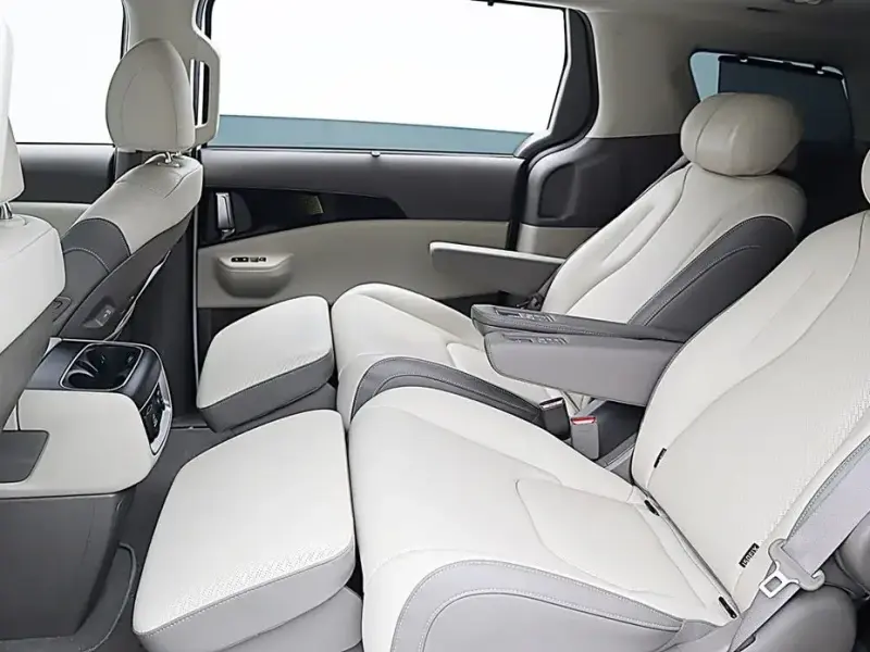 2024 Kia Carnival с пробегом 4 490 км