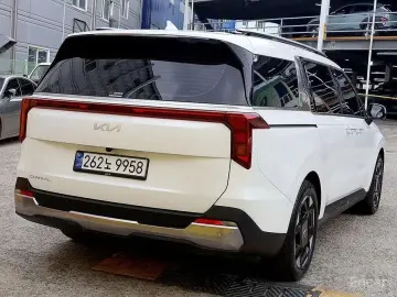 2025 Kia Carnival с пробегом 24 374 км
