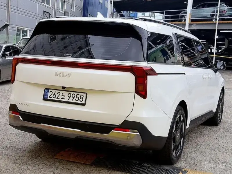 2025 Kia Carnival с пробегом 24 374 км