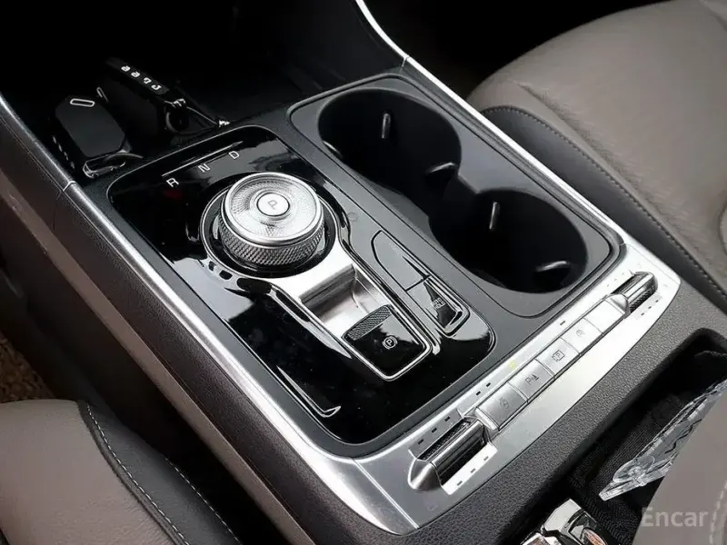 2025 Kia Carnival с пробегом 24 374 км