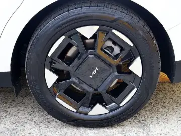 2025 Kia Carnival с пробегом 24 374 км