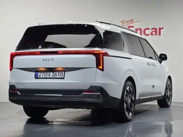 2023 Kia Carnival с пробегом 21 566 км