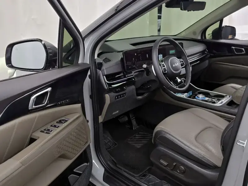 2024 Kia Carnival с пробегом 40 253 км