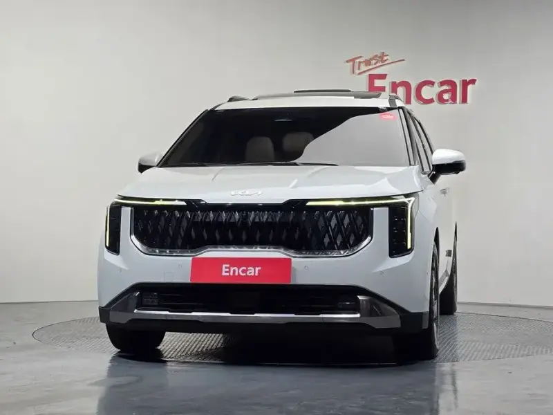 2023 Kia Carnival с пробегом 21 566 км