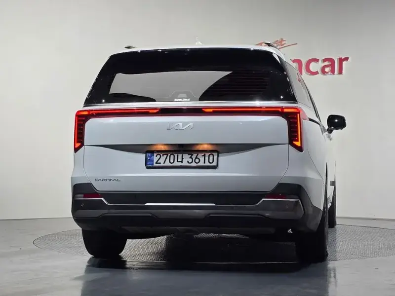 2023 Kia Carnival с пробегом 21 566 км