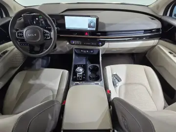 2023 Kia Carnival с пробегом 21 566 км