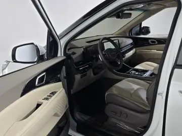 2023 Kia Carnival с пробегом 21 566 км