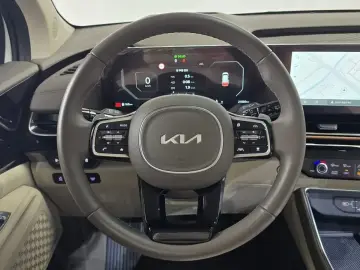 2023 Kia Carnival с пробегом 21 566 км