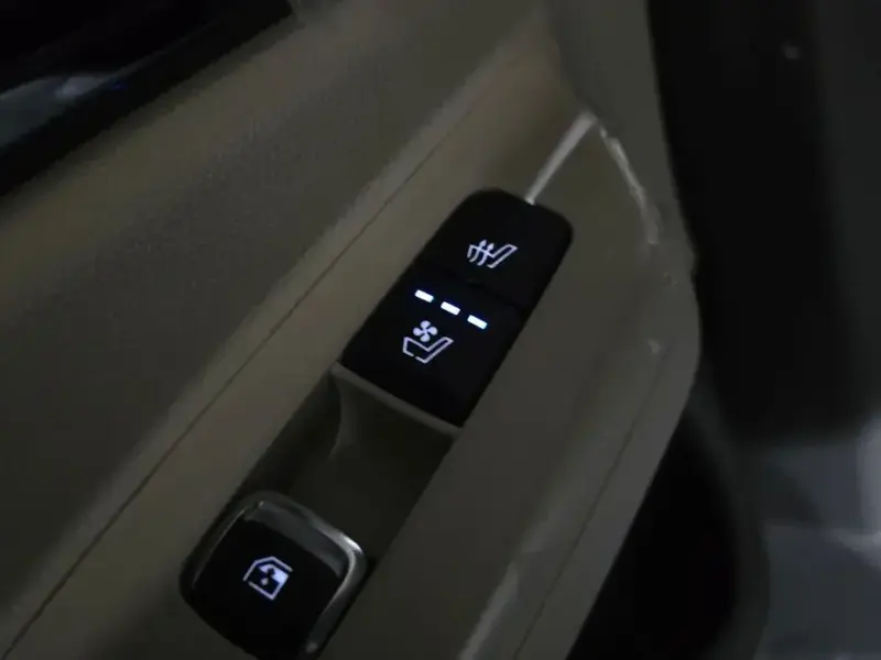 2023 Kia Carnival с пробегом 21 566 км