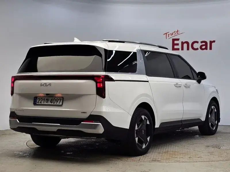 2024 Kia Carnival с пробегом 64 251 км