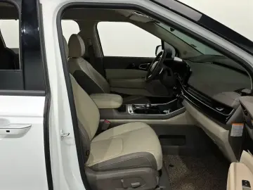 2024 Kia Carnival с пробегом 26 791 км