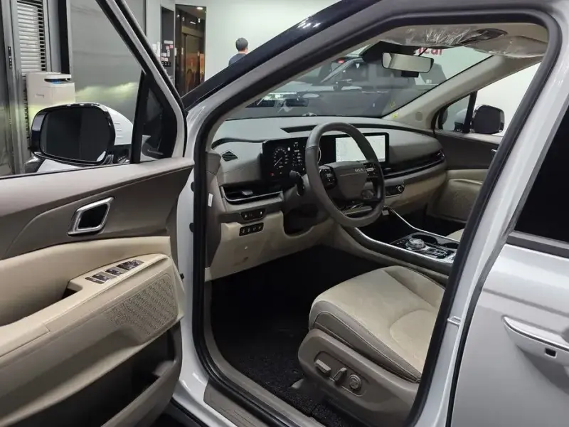 2025 Kia Carnival с пробегом 2 231 км