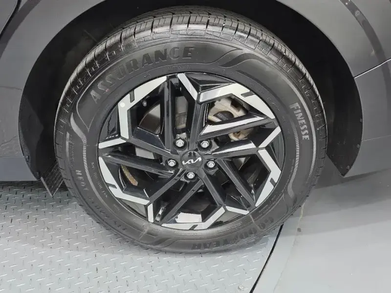2023 Kia Carnival с пробегом 33 089 км