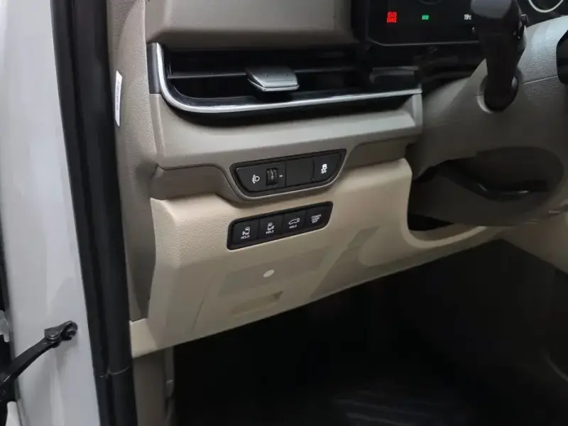2025 Kia Carnival с пробегом 2 231 км