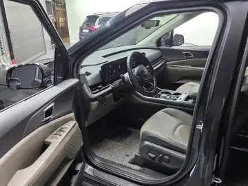 2023 Kia Carnival с пробегом 33 089 км