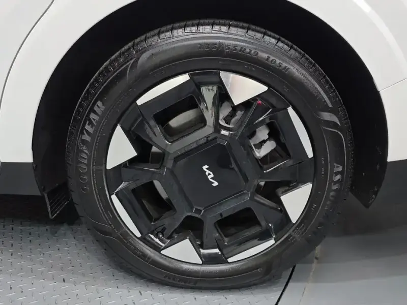 2025 Kia Carnival с пробегом 2 231 км