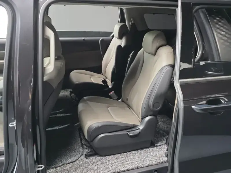 2023 Kia Carnival с пробегом 33 089 км