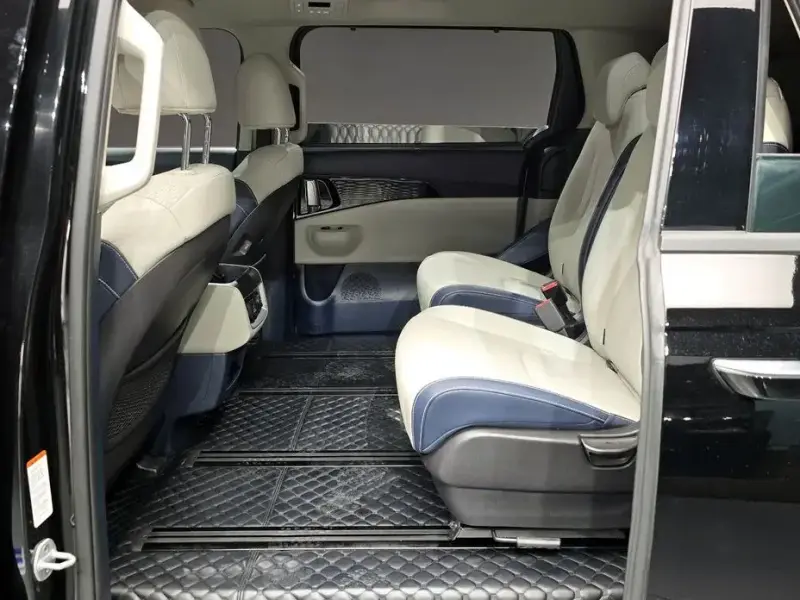 2025 Kia Carnival с пробегом 8 431 км