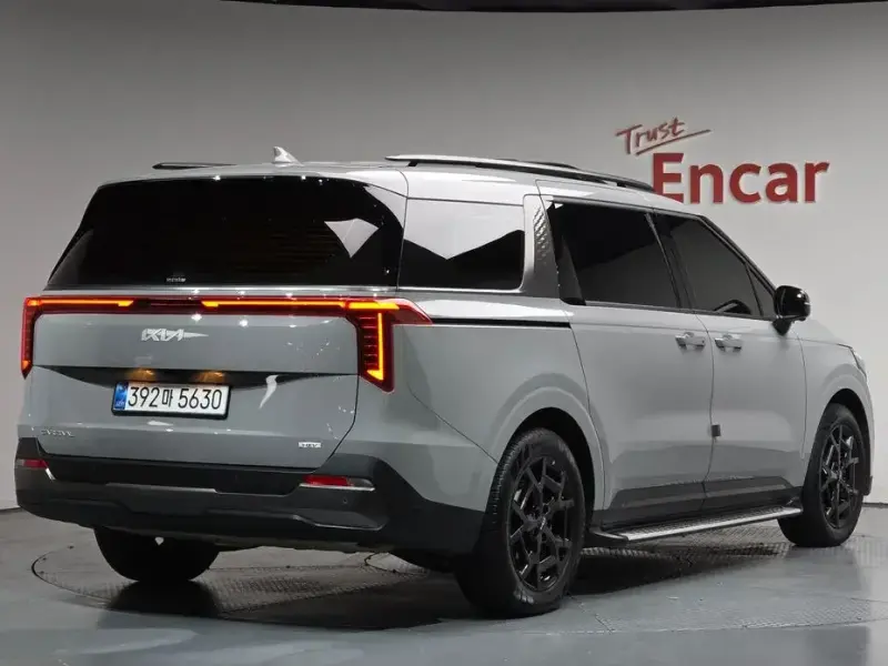 2025 Kia Carnival с пробегом 17 374 км